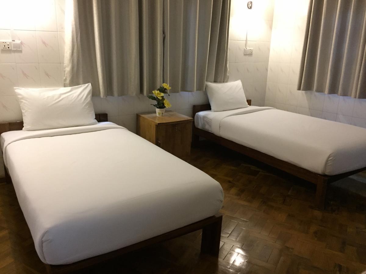 Celia Hostel Mandalay Bagian luar foto
