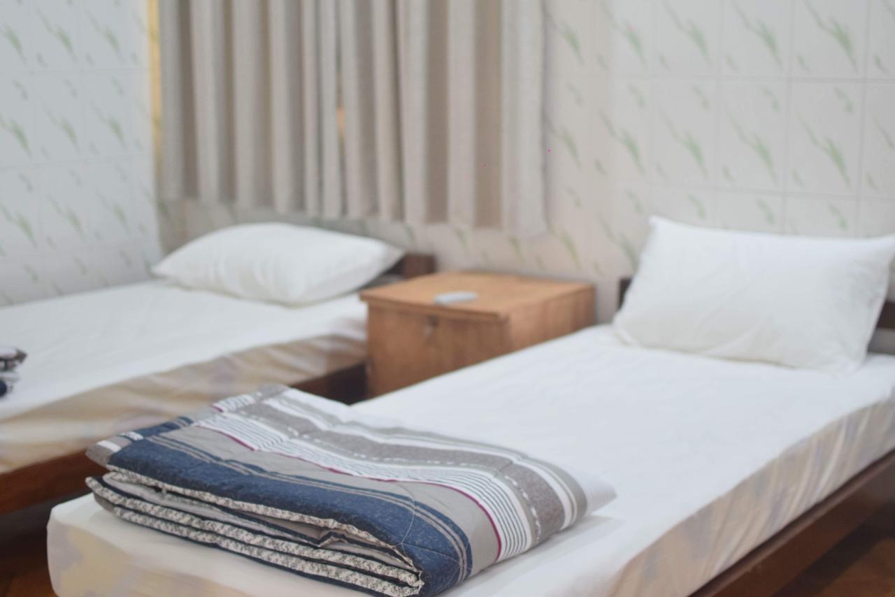 Celia Hostel Mandalay Bagian luar foto