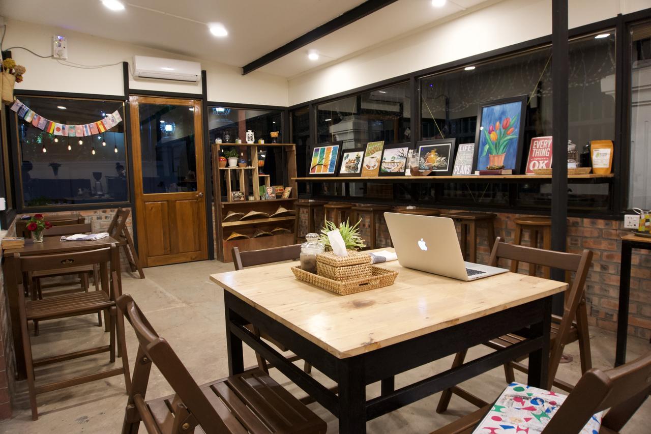 Celia Hostel Mandalay Bagian luar foto