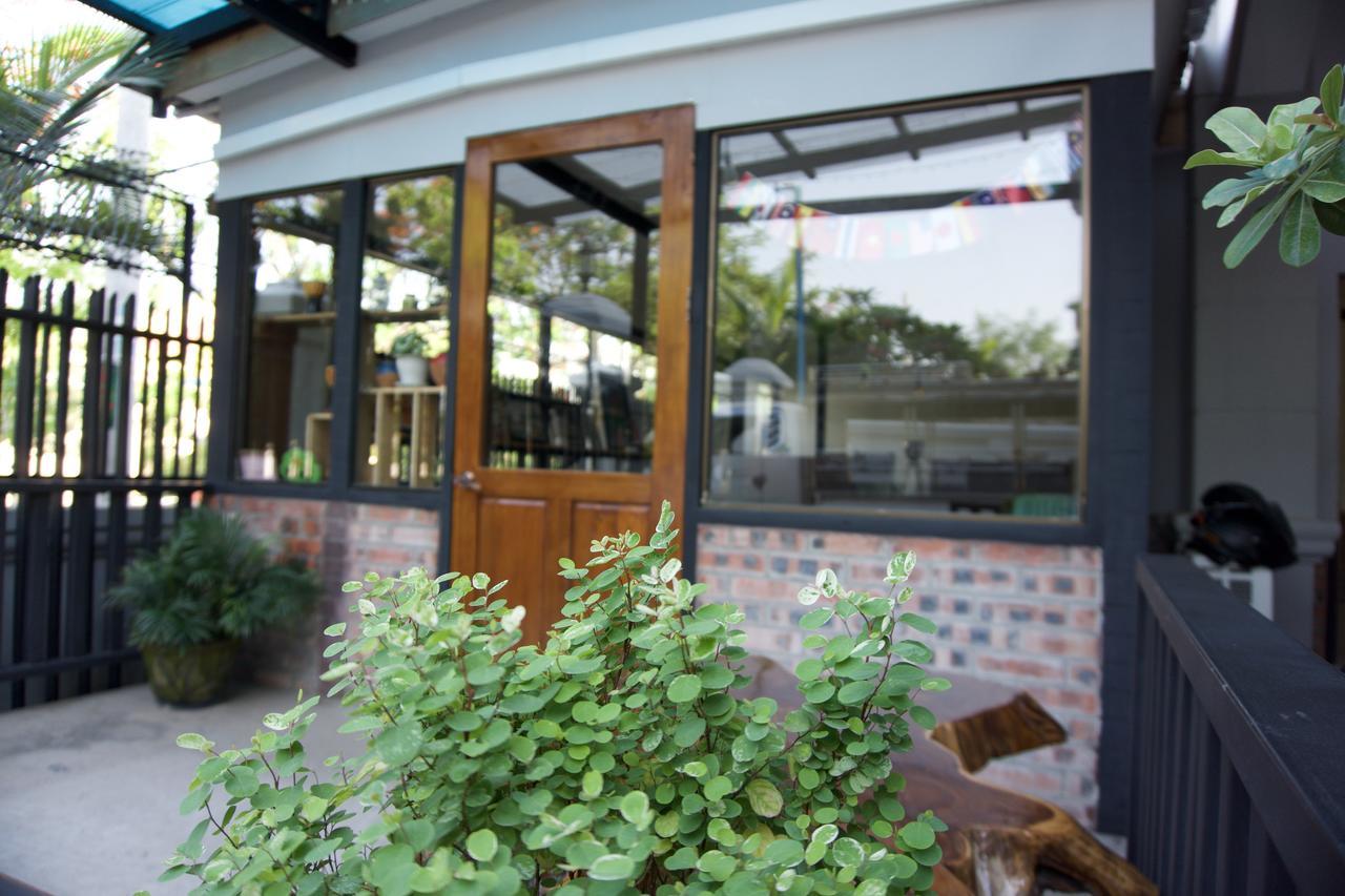 Celia Hostel Mandalay Bagian luar foto