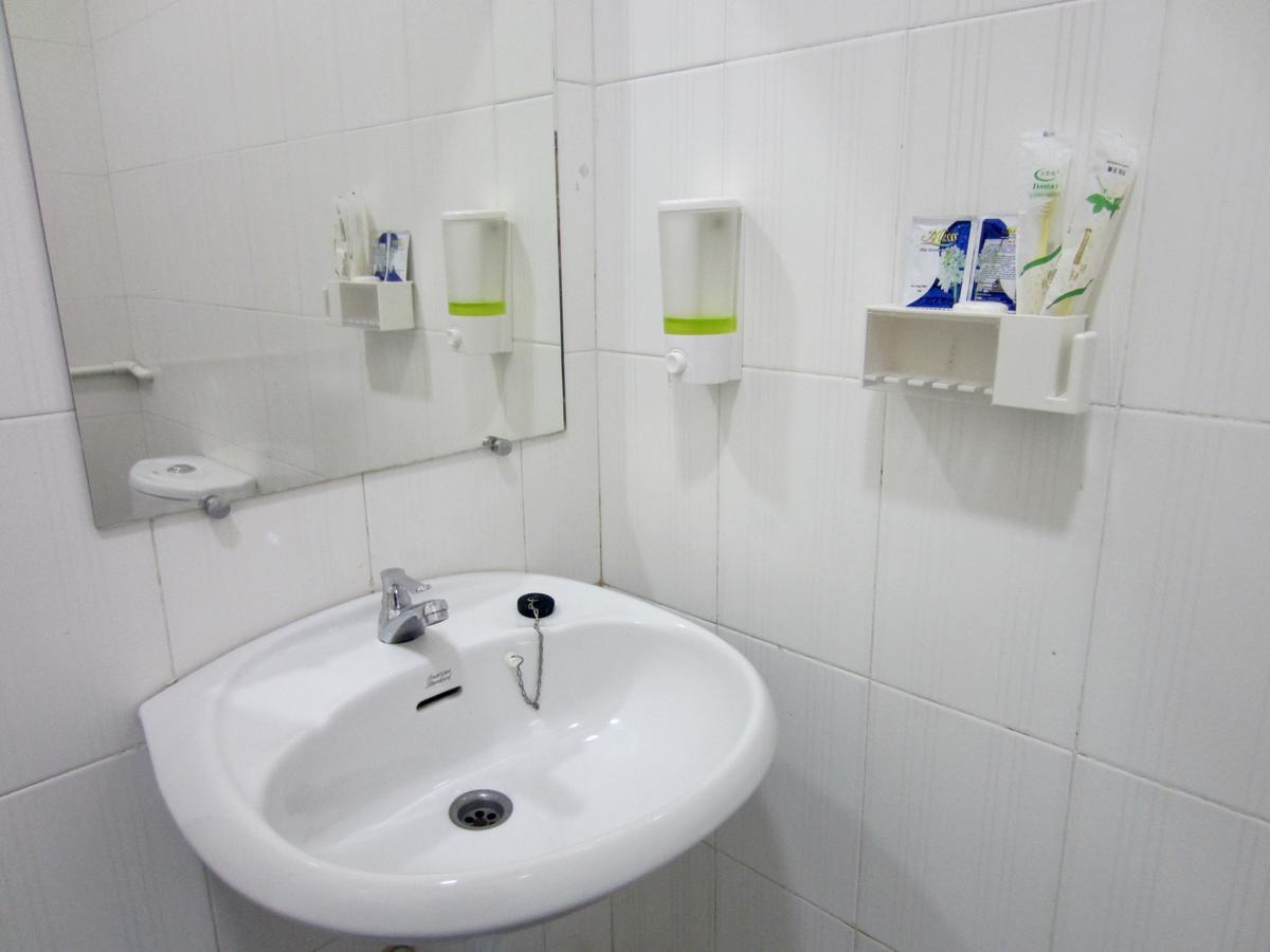 Celia Hostel Mandalay Bagian luar foto