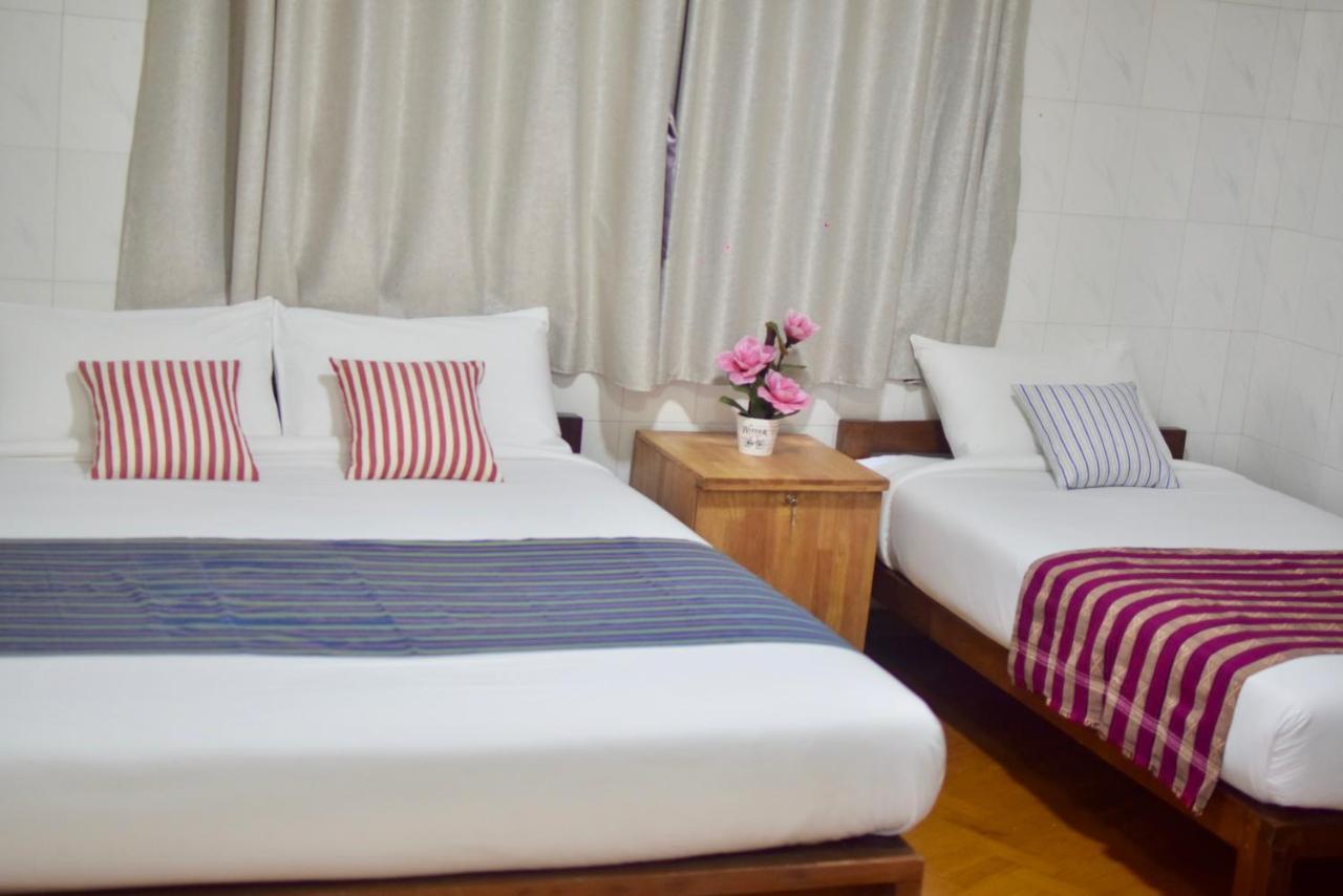 Celia Hostel Mandalay Bagian luar foto