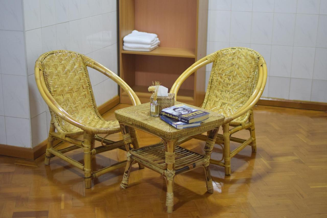 Celia Hostel Mandalay Bagian luar foto