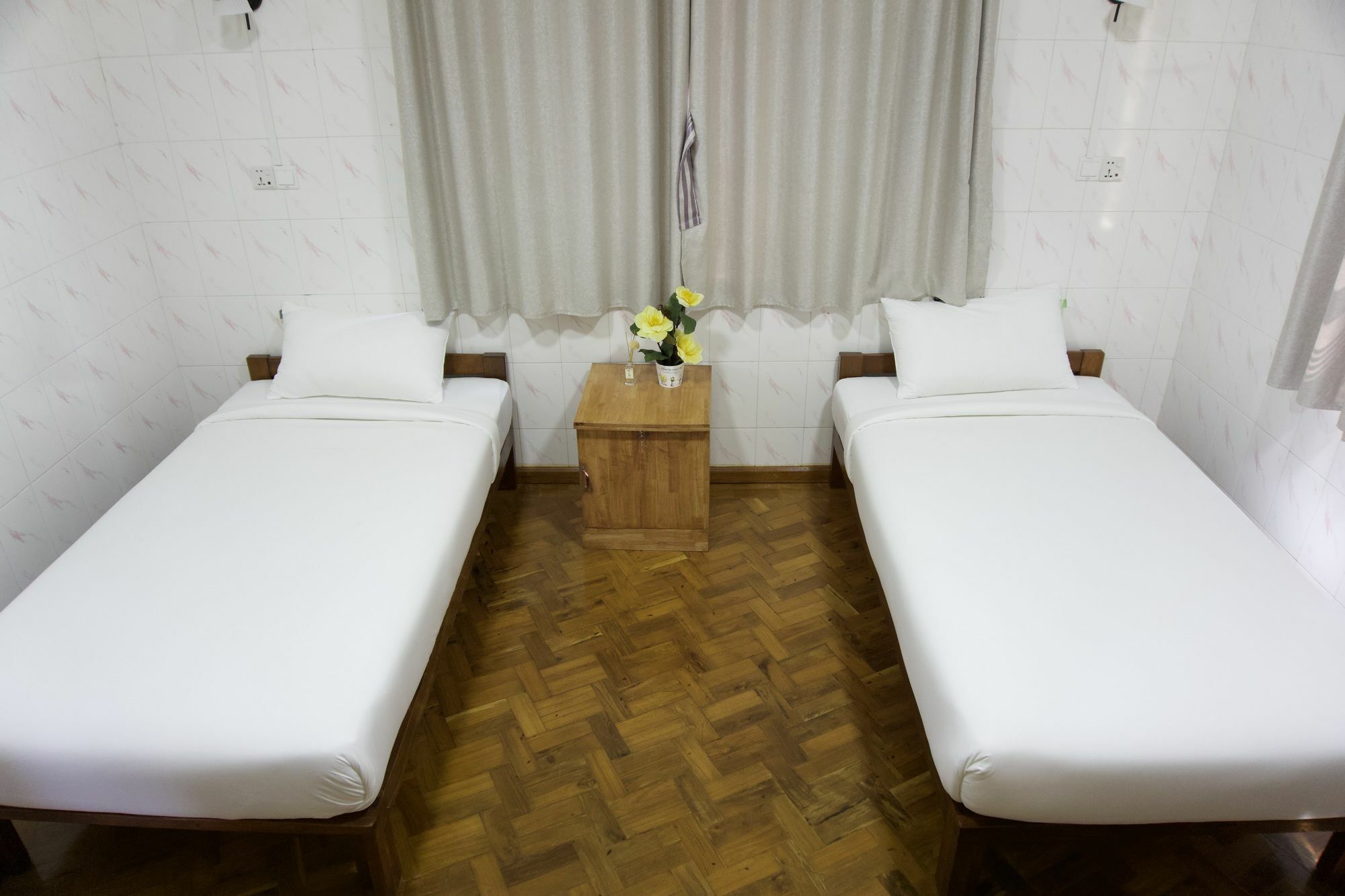 Celia Hostel Mandalay Bagian luar foto