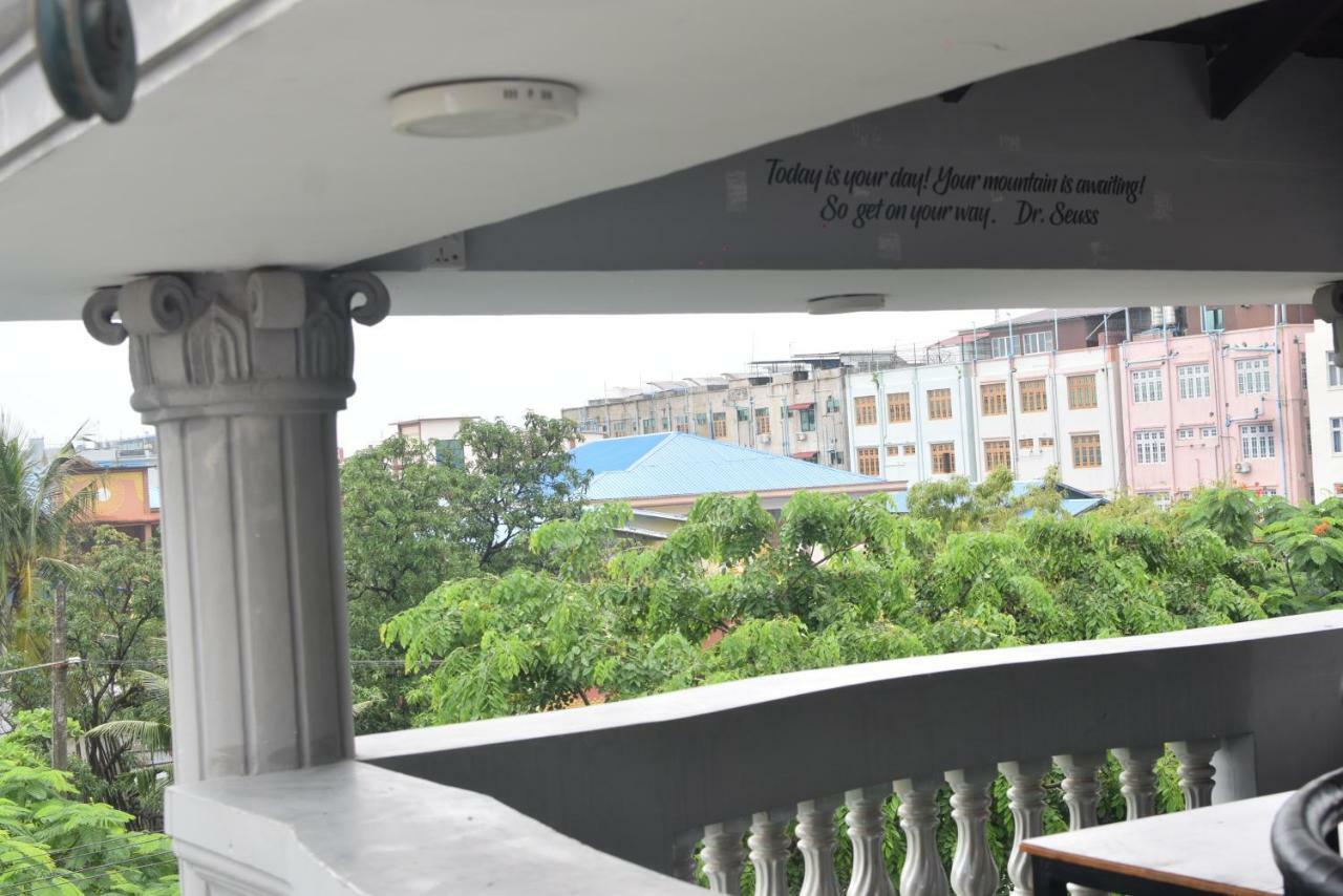 Celia Hostel Mandalay Bagian luar foto
