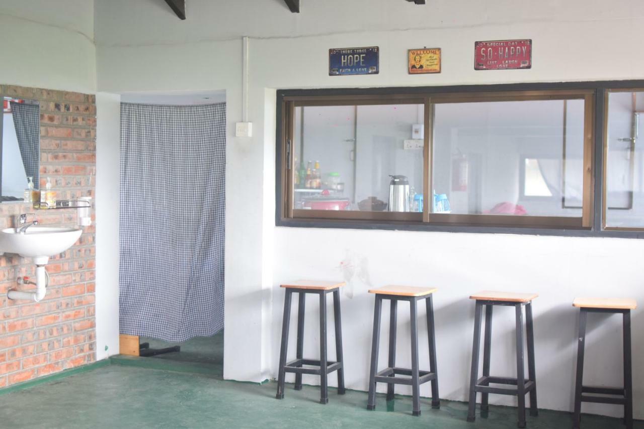 Celia Hostel Mandalay Bagian luar foto
