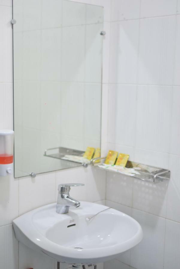 Celia Hostel Mandalay Bagian luar foto