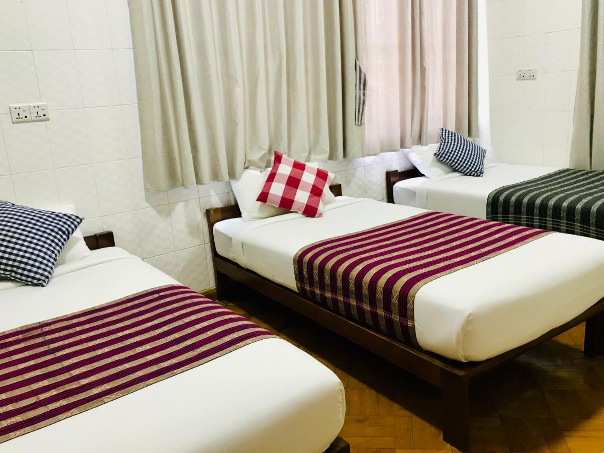 Celia Hostel Mandalay Bagian luar foto