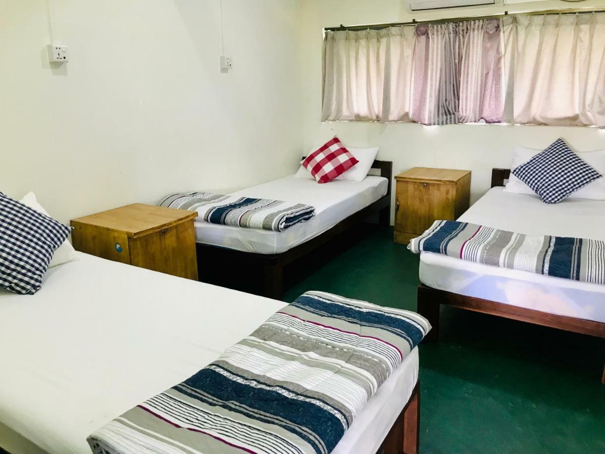 Celia Hostel Mandalay Bagian luar foto