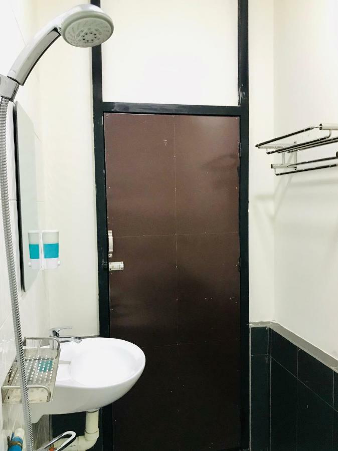Celia Hostel Mandalay Bagian luar foto
