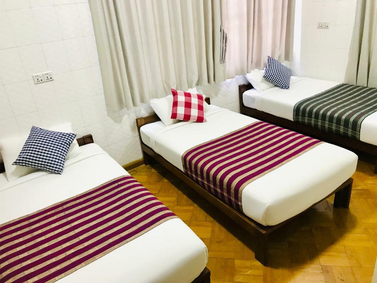Celia Hostel Mandalay Bagian luar foto