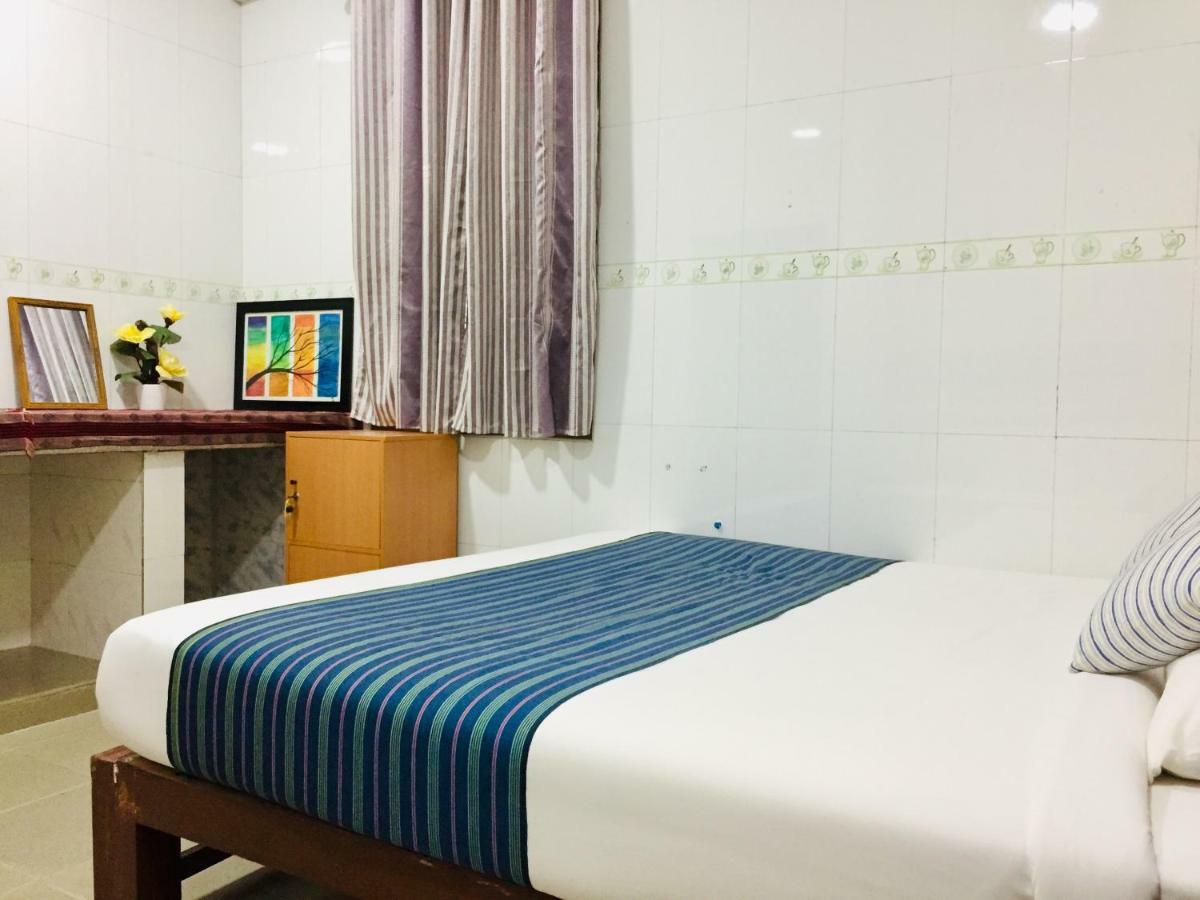 Celia Hostel Mandalay Bagian luar foto